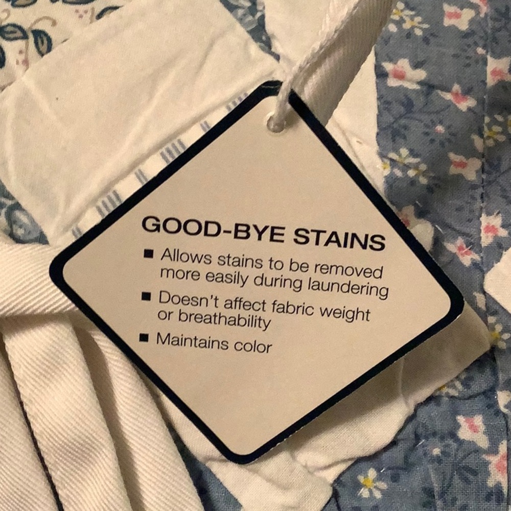 White Port Authority 1./2 aprons.  New with tags. See sizes in photographs NEW